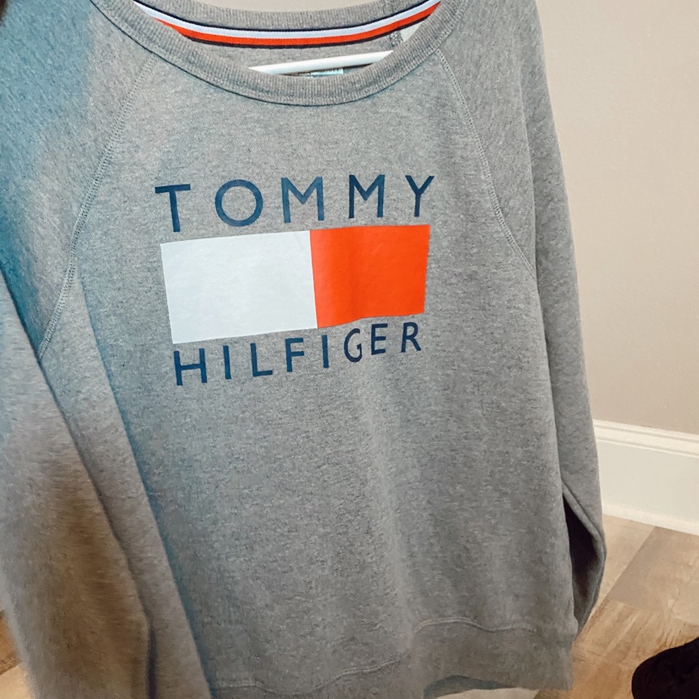 sweatshirt